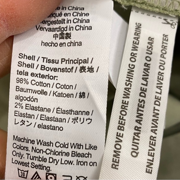 J Crew Willa Chino. Relaxed, straight leg- pintucks down the front. Size 6. - Picture 7 of 7